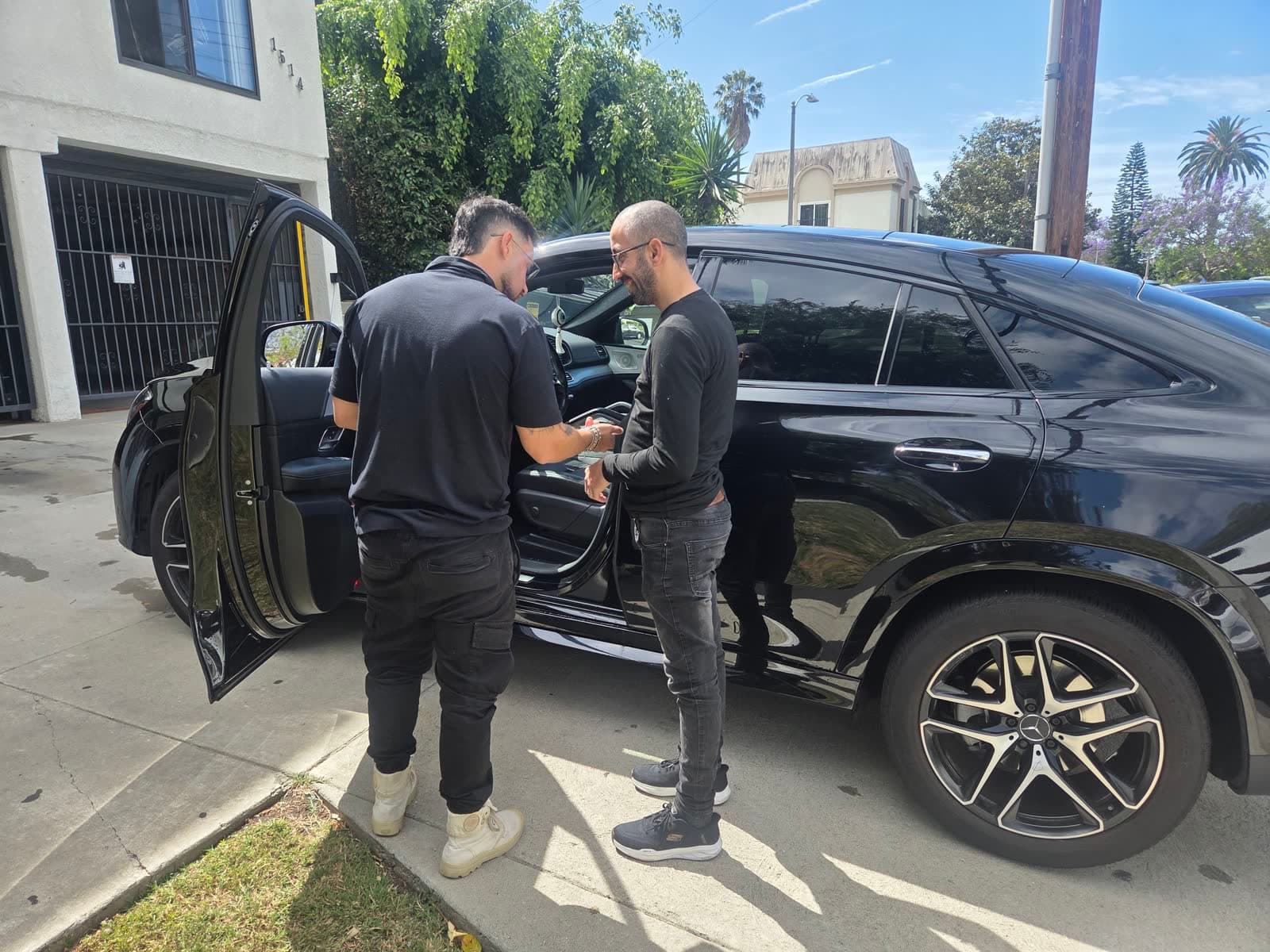 Mobile locksmith working on Mercedes GLE on-site in Los Angeles