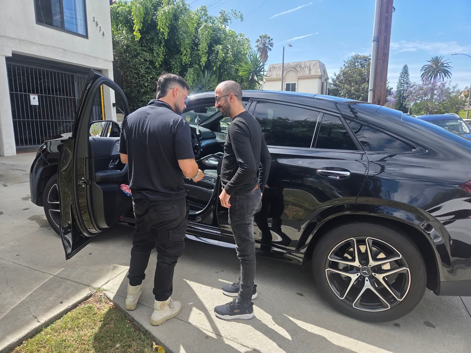 Emergency mobile locksmith on-site at Mercedes GLE in Los Angeles