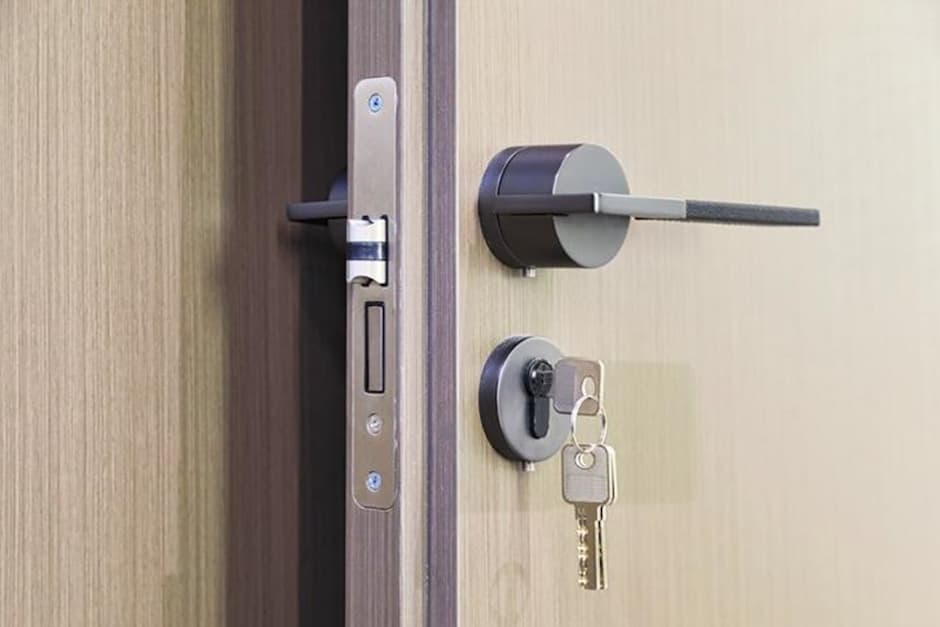 Commercial File Cabinet Lock Replacement in Los Angeles