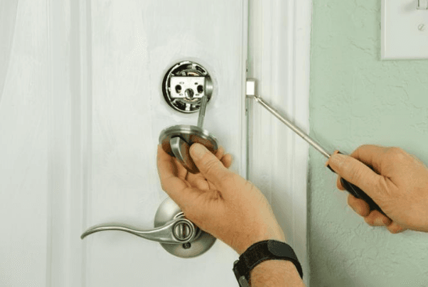 Door Misalignment & Door Knob Installation in Los Angeles